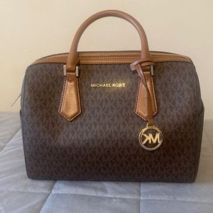 Michael Kors Doctor’s barrel bag